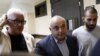 Подлинность записей подтвердил один из основных фигурантов – экс-министр спорта Леван Кипиани (в центре)