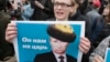Акция сторонников Алексея Навального в Санкт-Петербурге "Он нам не царь"