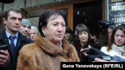 Задержанные во Владикавказе 30 декабря за организацию шествия к зданию СИЗО сторонники Аллы Джиоевой Элина Марзоева и Дзерасса Хугаева сегодня заявили, что прекращают голодовку