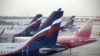 Putnički avioni avio-kompanija Aeroflot i Rossiya parkirani su na aerodromu Šeremetjevo u maju 2021.