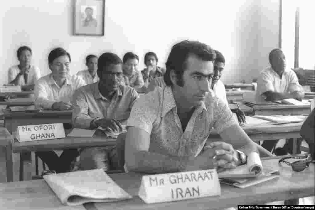 Muškarci s Bliskog istoka i iz Afrike slušaju predavanje o poljoprivredi u obrazovnoj ustanovi u Beit Berlu, sjeverno od Tel Aviva, 1971. godine.