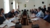 Астамур Логуа предложил после праздников провести заседание комитета и определиться окончательно с тем, кто из числа близких родственников должен будет декларировать доходы и расходы