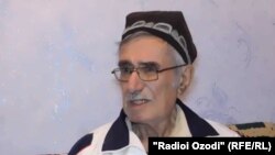 Акси Бобоҷон Азиз дар сӯҳбати моҳи январи соли 2017 бардошта шудааст