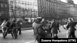 1989 - "Mahmal Rewolýusiýasy" 