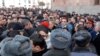 «Մալաթիա» եւ «Հրազդան» տոնավաճառների առեւտրականները բողոքում են Կառավարության շենքի դիմաց