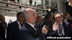 Ռուսաստան- ՀՀ պաշտպանության նախարար Արշակ Կարապետյանը «Պատրիոտ» կենտրոնում, ուր անցկացվել է «Армия-2021» ռազմատեխնիկական համաժողով-ցուցահանդեսը, 24-ը օգոստոսի, 2021թ.