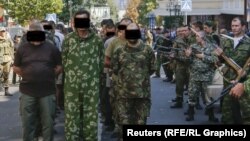 Donetskde paraddan geçirilen ukrain ýesirleri. 24-nji awgust, 2014. Roýters