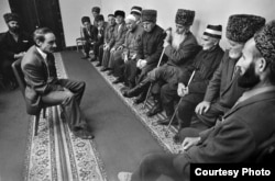 ჯოხარ დუდაევის შეხვედრა უხუცესებთან, 1991 წელი.