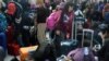 В переполненном аэропорту Праги 16 апреля. Сегодня ситуация уже нормализовалась.
