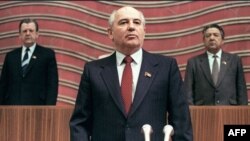 Расми савганди нахустин президенти Иттиҳоди Шӯравӣ, Маскав, 15-уми марти соли 1990