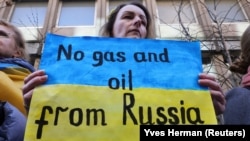 A woman holds a sign during a demonstration in support of Ukraine outside the German Embassy. (file photo)