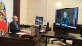 Президент РФ Владимир Путин в Ново-Огареве принимает участие в видеоконференции