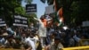 Demonstranti u New Delhiju tokom protestne šetnje zbog napada u Kašmiru 24. aprila