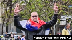 Član Srpske napredne stranke Goran Karadžić kod Kalenić pijace, 23. mart 2025.