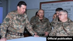 Ջալալ Հարությունյանը՝ ձախից, արխիվ
