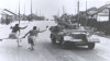 Советские девушки приветствуют немецких солдат, июнь 1941 года