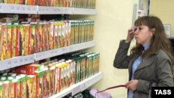 Почти все продаваемые в России соки производятся из импортных концентратов