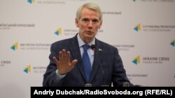 Сенатор Роб Портман під час одного з візитів до Києва. 
