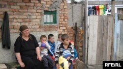 По данным общественной организации «Вынужденный переселенец», всего в республике находится 3950 семей беженцев, при этом сертификаты на приобретение жилья получили только 43 семьи