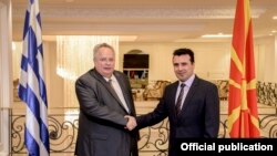 Nova šansa za pregovore: Šef diplomatije Grčke Nikos Kocijas i premijer Makedonije Zoran Zaev