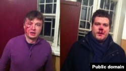Народний депутат від ВО «Свобода» Андрій Іллєнко (праворуч) і адвокат Сидор Кізін після побиття