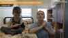 Переселенці з Донбасу заселяють модульне містечко у Харкові