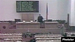 Вірменія - Кадри терористичного акту в парламенті Вірменії від 27 жовтня 1999 року.