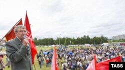 АвтоВаздын жумушчуларынын Тольятидеги демонстрациясынан бир көрүнүш. 6-август, 2009-ж.
