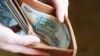Російські окупаційні сили продовжують чинити тиск на місцевих підприємців, щоб вони відмовлялися від розрахунків у гривні