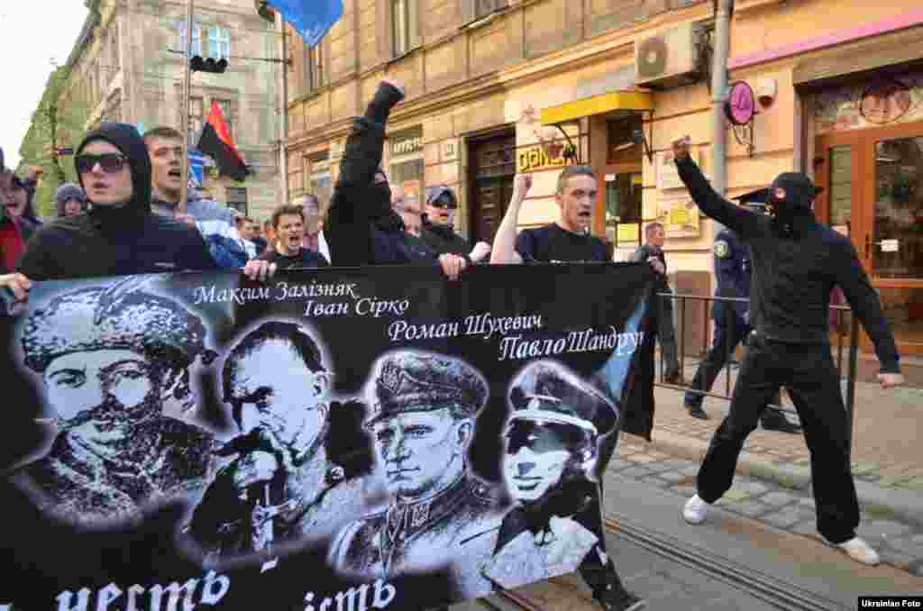 Близько 500 осіб узяли участь у марші з приводу 70-річчя заснування дивізії СС «Галичина» у Львові, 28 квітня 2013 року