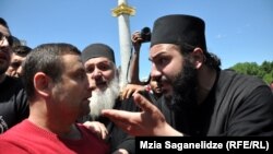 კონტაქციას წინ სასულიერო პირები მოუძღოდნენ