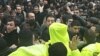 Разгон начался рано утром: на ночь на площади оставались лишь несколько десятков демонстрантов