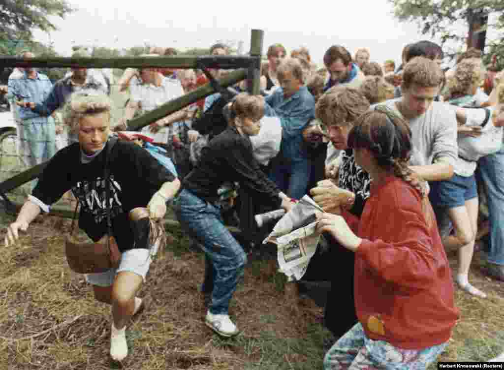 After East German refugees learned about the Pan-European Picnic from posters and fliers, hundreds arrived at the location and stormed through the border fence into Austria.&nbsp;