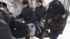 Полиция задерживает сторонника оппозиции, участвовавшего в акции протеста. Алматы, 25 февраля 2012 года.