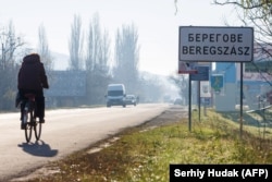 Putokaz u Berehovu u Ukrajini napisan je i na ukrajinskom i na mađarskom jeziku.