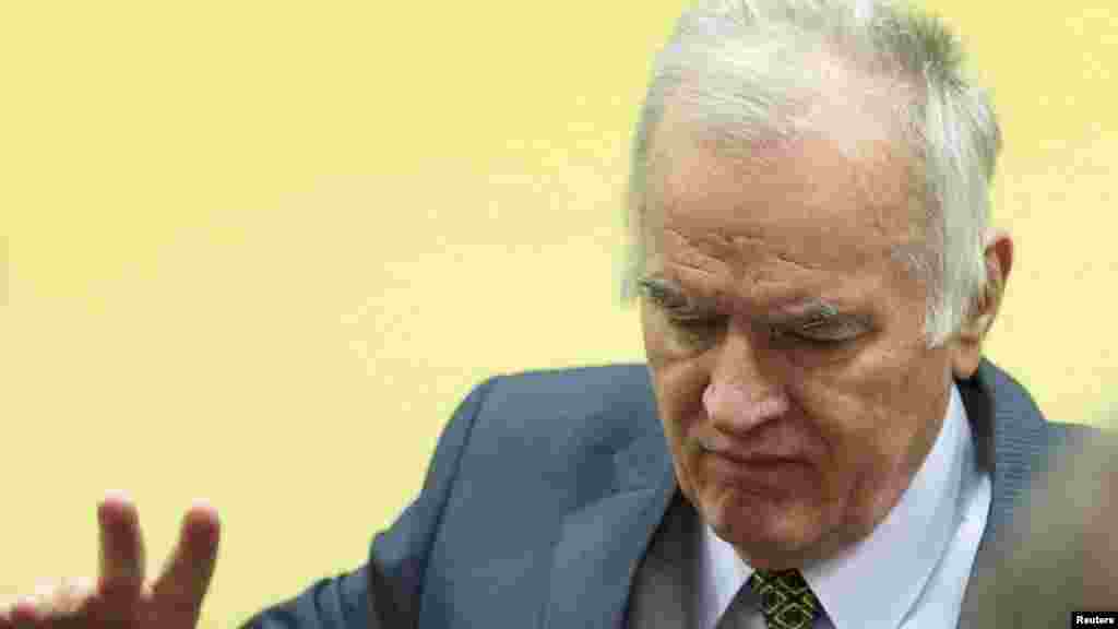 Ratko Mladić u sudnici Haškog tribunala, 16. maj 2012. 