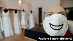 Epidemija COVID-19 nagnala je i mladence da promijene dosadašnju praksu i prilagode se novim pravilima