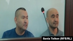 Kazakh activists Talghat Ayan (left) and Maks Boqaev in an Atyrau courtroom on October 12. 