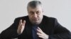 Многие считают, что без уступок со стороны оппозиции уход Кокойты будет выглядеть позорным проигрышем, и потому нынешний руководитель республики едва ли согласится с таким вариантом
