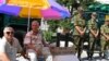 Обманутий інвестор Олександр Добровольський з рідними біля штабу ЧФ Росії (фото Миколи Владзимирського)