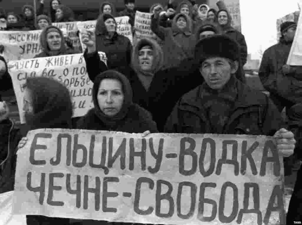 Мітинг в Грозному напередодні виборів президента Чечні, 13 грудня 1995 року
