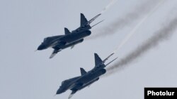 Ruski borbeni avioni MIG-29 poleću iz baze Erebuni u Jermeniji, februara 2016.