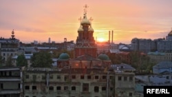 Снос здания возле церкви Воскресения в Кадашах.