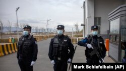 По данным правозащитных организаций, в Китае было заключено в тюрьму не менее 1 миллиона уйгуров и представителей других мусульманских меньшинств.