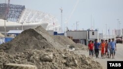 Сочидаги Олимпия иншоотларининг аксарида маркази-осиёлик меҳнат муҳожирлари меҳнати синган.
