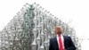 Воскова фігура президента США Дональда Трампа неподілік посольства США в Лондоні (Ілюстраійне фото)