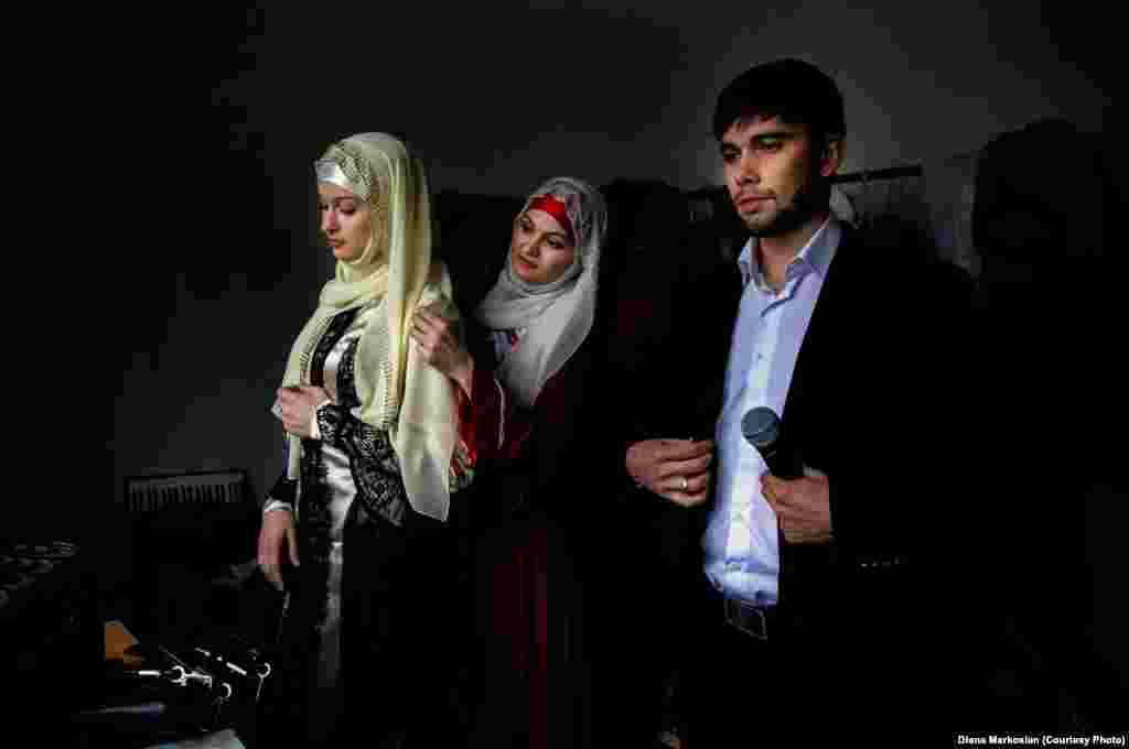 Poznate osobe u Čečeniji su bile među prvima koji su morali poštovati stroga pravila islamskog odijevanja. 