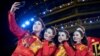 Ҳунармандони чинӣ пас аз таҷлили Соли нав