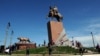 Памятник Манасу, Ош, 12 июня 2012 года.