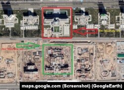 Google Maps tilsimindäki täzelenen kartada Aşgabatdaky täze gurlan we gurluşygy dowam edýän "Maslahatlar zallaryny" görmek bolýar